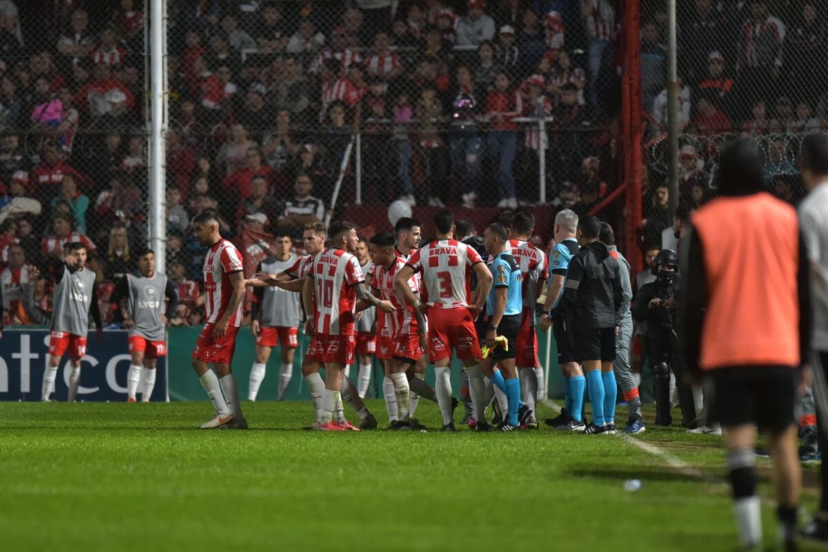 Video: la discutida y confusa decisión que derivó en el empate de Riestra ante Instituto