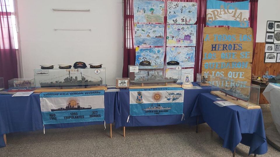 Cápsula del tiempo y galería de la Escuela Primaria 4