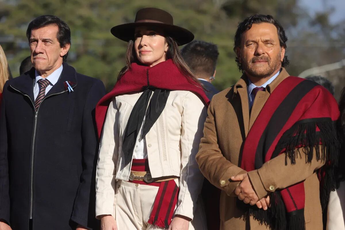 El gobernador de Jujuy, Carlos Sadir (der.); la vicepresidenta de la Nación, Victoria Villarruel; y el gobernador de Salta, Gustavo Sáenz, encabezaron los actos centrales en conmemoración del 203.er aniversario de la muerte del general Martín Miguel Güemes.