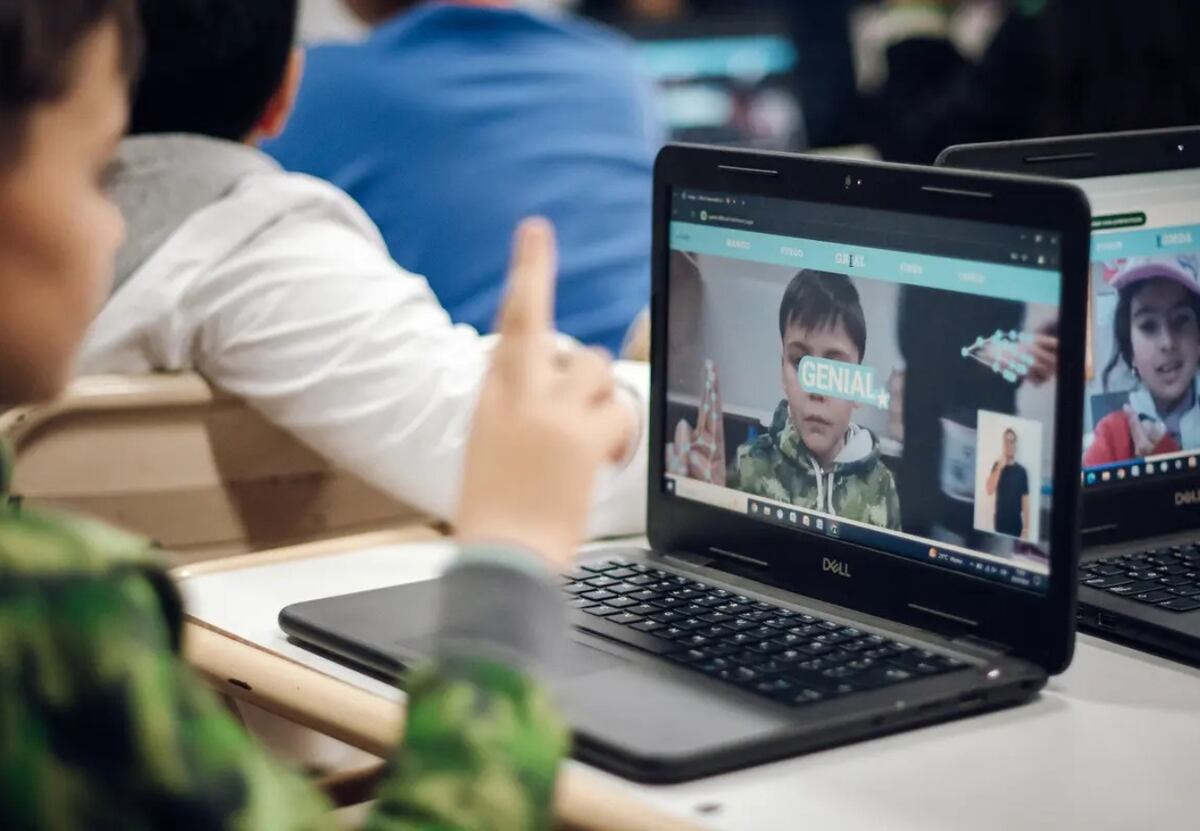 A través de una empresa cordobesa, las escuelas incorporan lengua de señas a su currícula