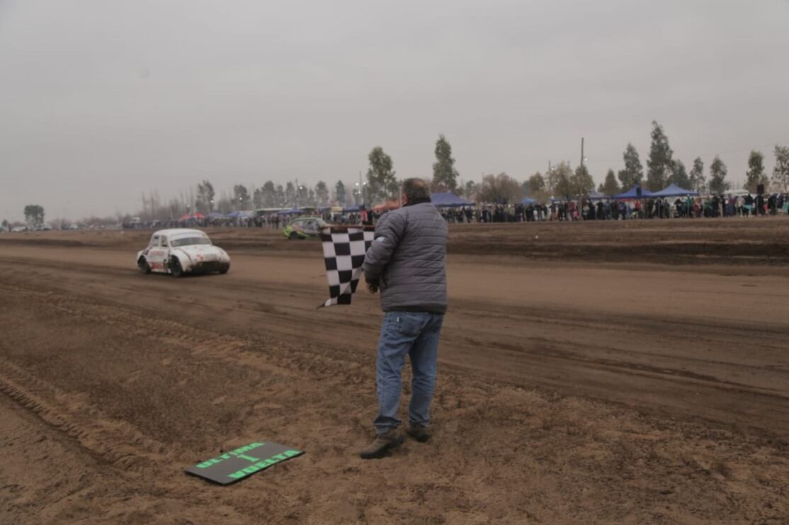 Alrededor de 100 pilotos participaron de una nueva fecha de las categorías tradicionales en el autódromo de General Alvear.