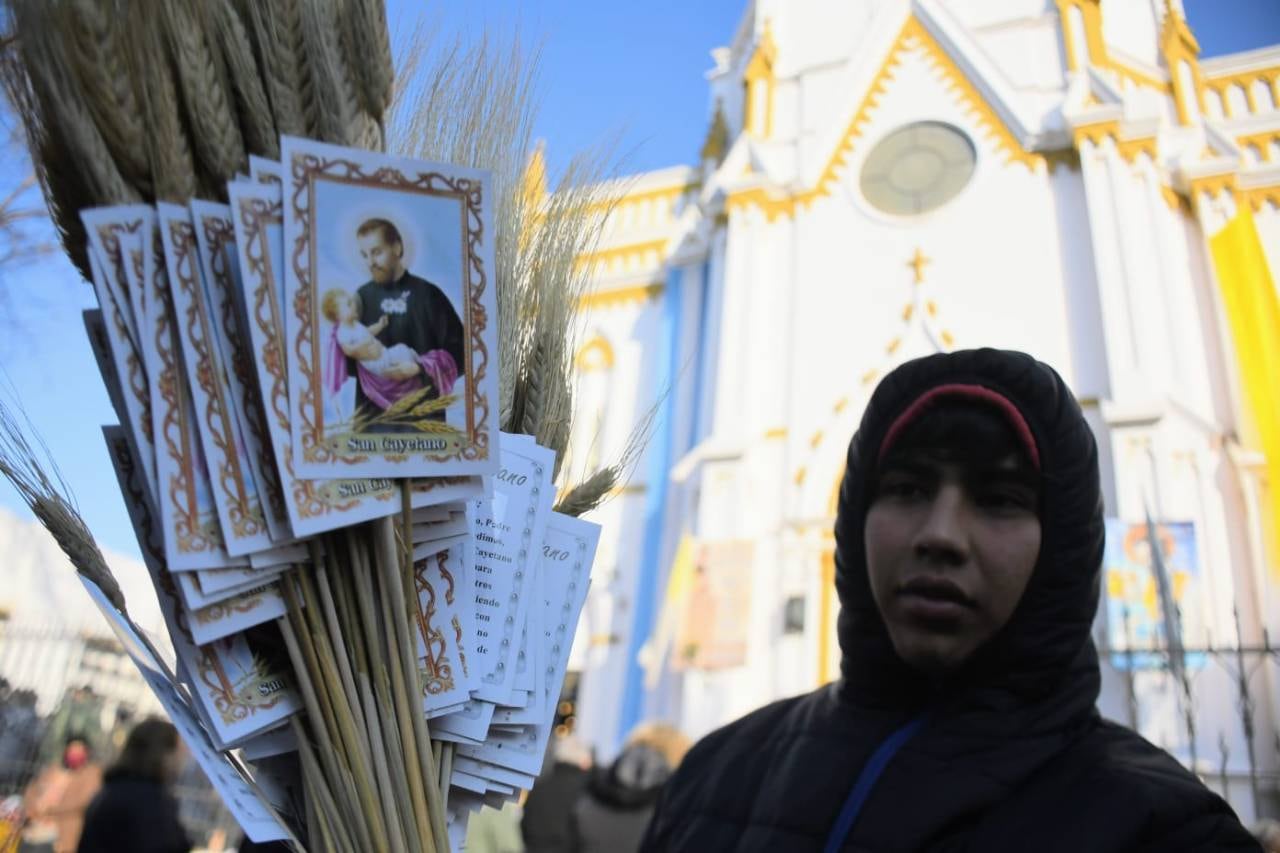 En el día del patrono del pan y el trabajo se renovaron los rituales y las largas colas que impidió la pandemia de coronavirus en años anteriores.