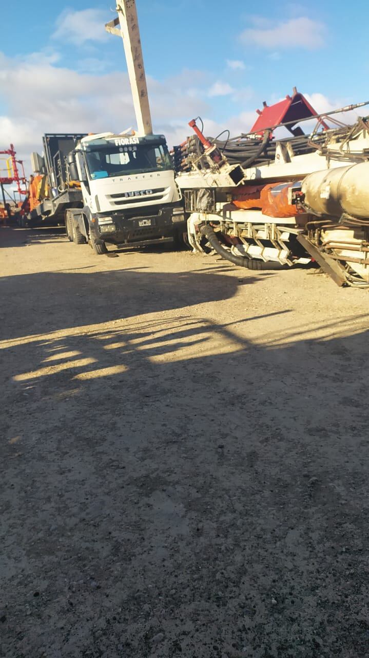 Caída de un equipo de perforación en yacimiento La Cholita en Las Heras.