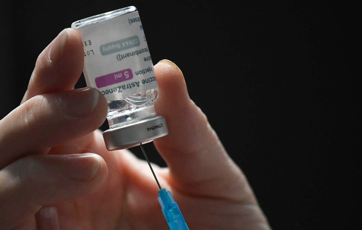 La vacuna de AstraZeneca contra el coronavirus es “altamente eficaz” ante variantes Beta y Delta