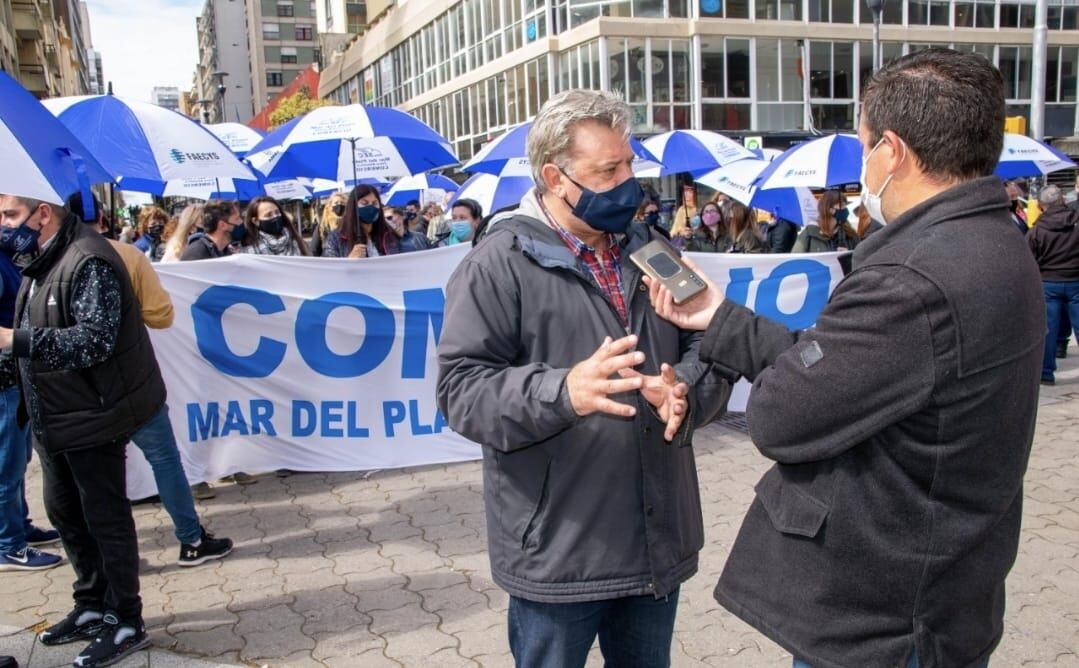 Una importante cantidad de trabajadores se hicieron presentes en la peatonal de Mar del Plata.