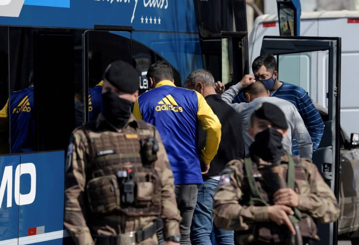 El plantel de Boca pasó la primera noche de aislamiento en un hotel tras regresar de Brasil