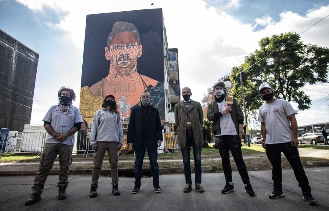 El mural con el que homenajearon a Lionel Messi en su barrio