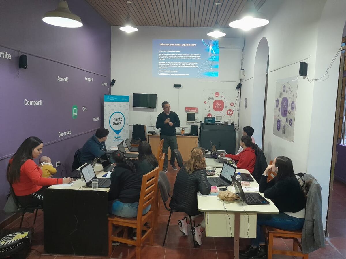 Comenzó el Taller de informática “Conviviendo con un mundo digital” en la Dirección de Juventud de Tres Arroyos