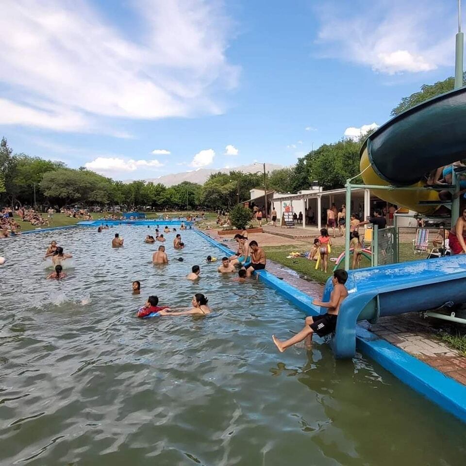 Camping y Balneario Municipal Guasmara.