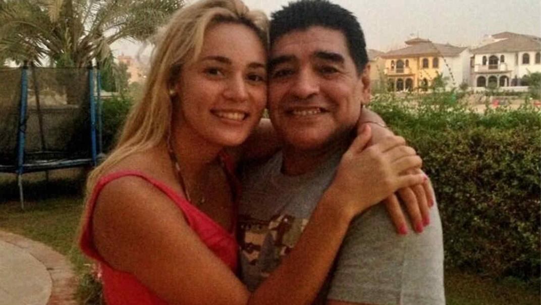 Rocío Oliva  y Diego Maradona, en las Islas Maldivas (Foto: http://maldives.net.mv).