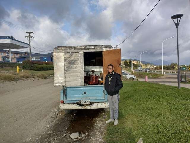 El padre de Facundo hace changas de construcción. El resto de la familia se quedó en Trelew.