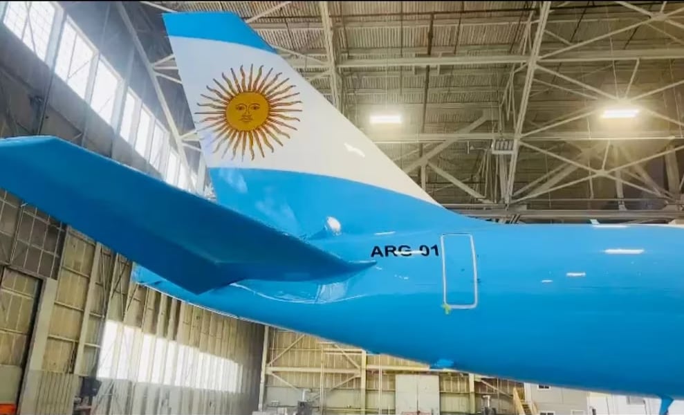 El detalle en la cola del avión con el nombre de ARG 01, a diferencia del Tango 01.