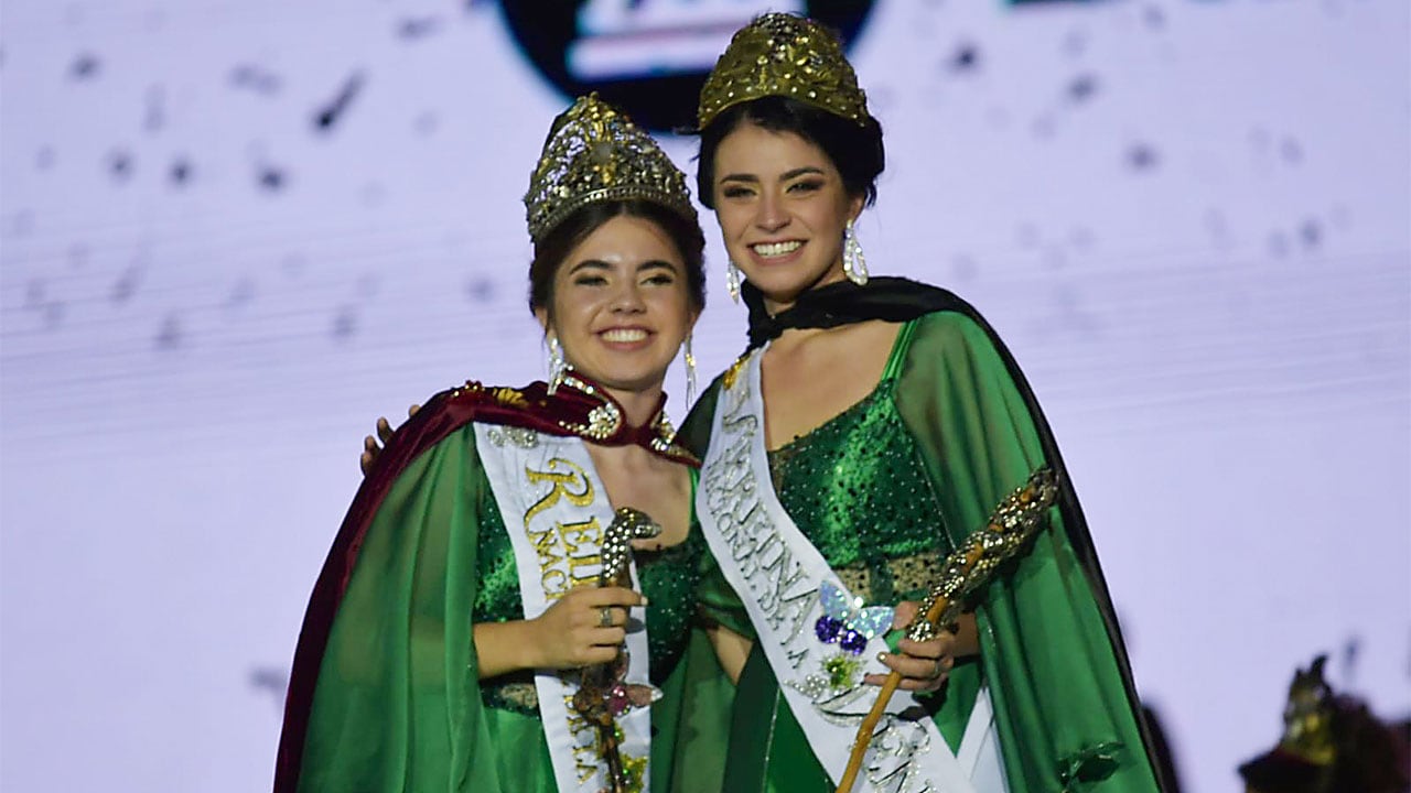 La nueva Reina, Ana Laura Verde junto a  Gemina Navarro (virreina nacional de la vendimia)
Foto: Orlando Pelichotti / Los Andes