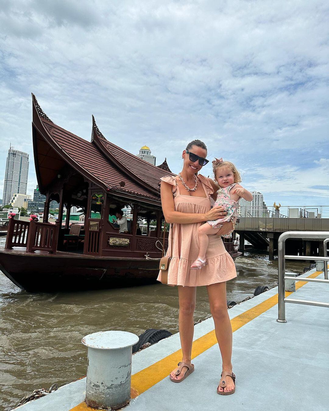 Pampita y Ana están disfrutando de Tailandia.