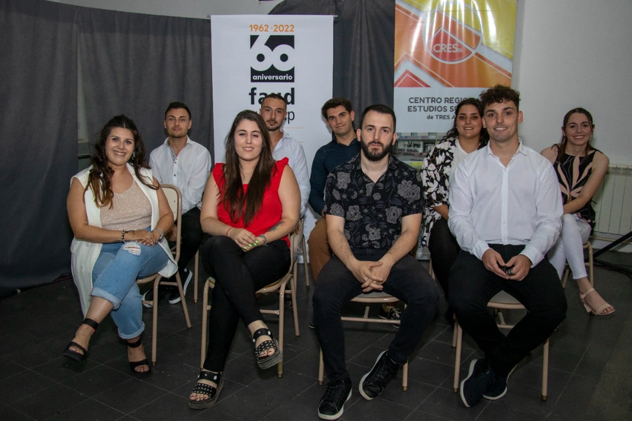 Acto de Colación de Grado y Entrega de Diplomas en el Centro Regional de Estudios Superiores de Tres Arroyos