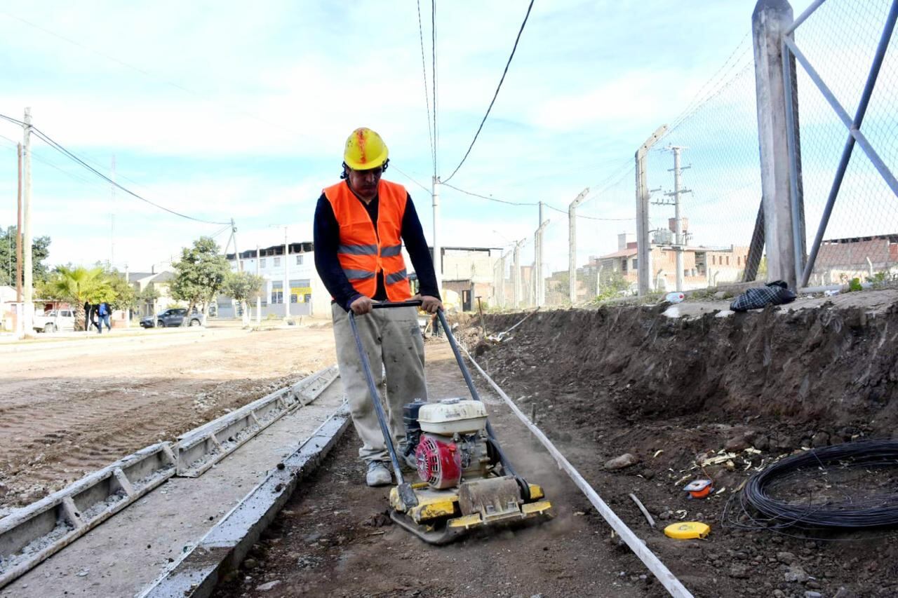 El producto que se aplica es un concreto asfáltico en frío con base acuosa, sin contaminación.