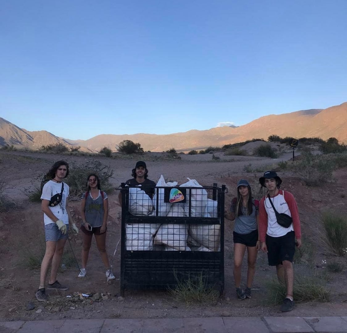 Con la basura juntada logran recaudar dinero para solventar sus próximas actividades.