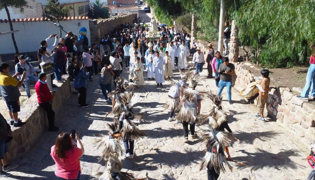 El pueblo de Humahuaca, como todos los 2 de febrero honró a su santa patrona la Virgen de la Candelaria con una celebración de conmovedora profundidad religiosa y reconocido valor histórico.