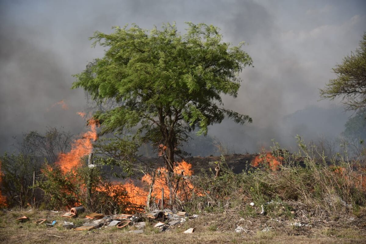 Incendios en Córdoba: contuvieron los tres focos desatados en la tarde del martes