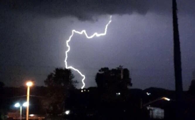 Alerta meteorológica por tormentas fuertes y granizo en Córdoba.