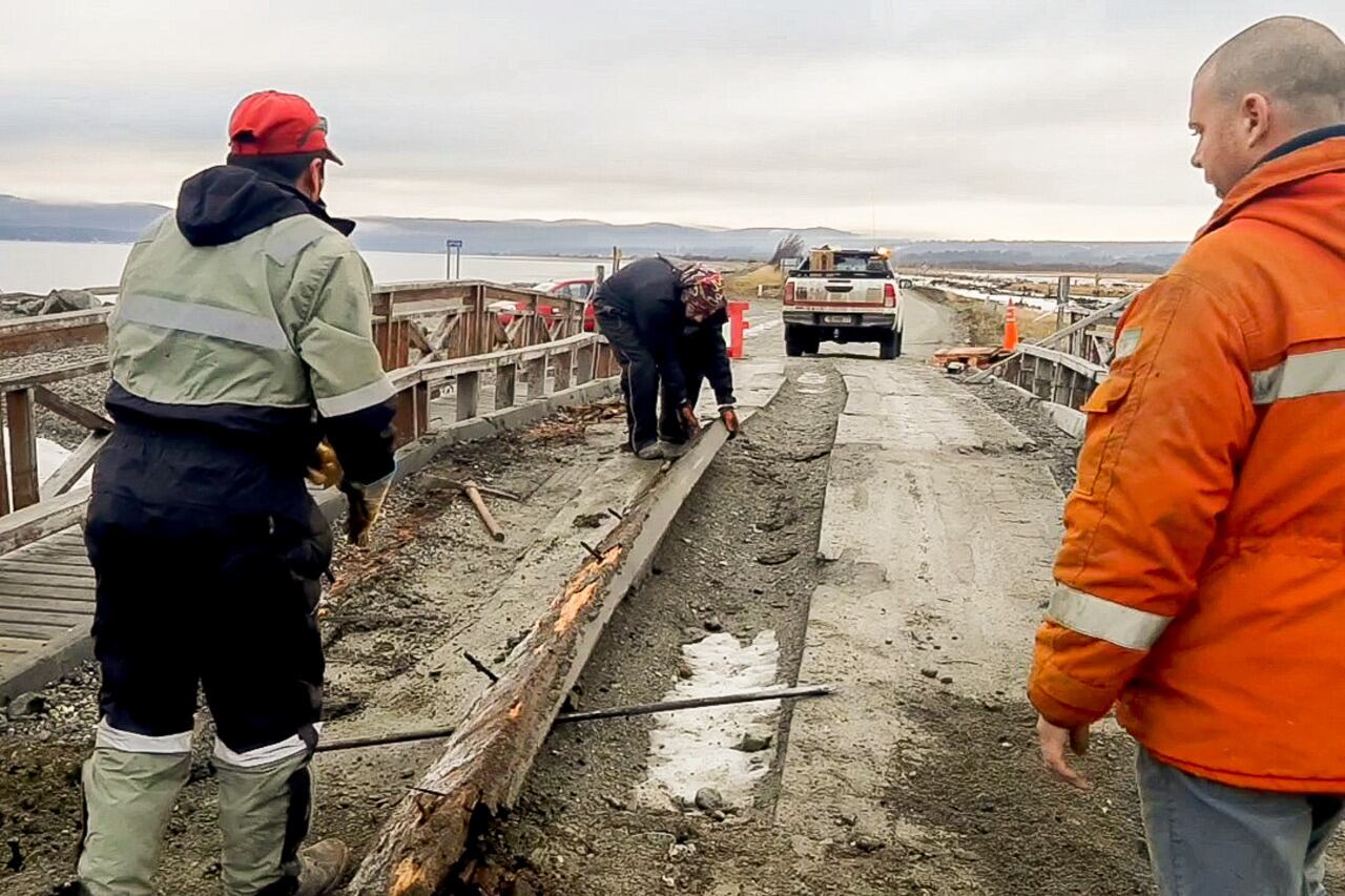 Trabajo en el puente “Yuco” , Ruta 1 - Tolhuin.