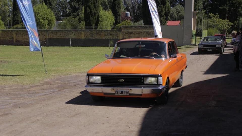 Más de 100 autos clásicos y motos antiguas participaron del encuentro en General Alvear.