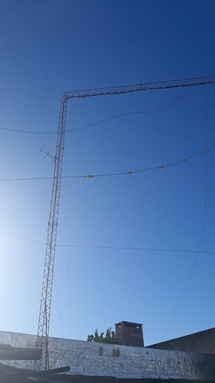 Una radio puntaltense se quedó sin antena por el temporal y venden rifas para repararla