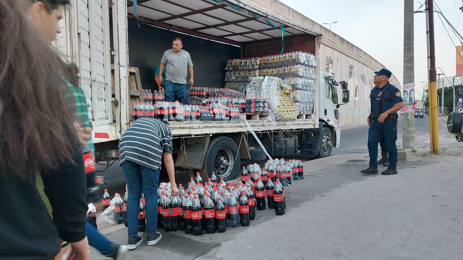 camión de coca coca vuelva av la voz del interior