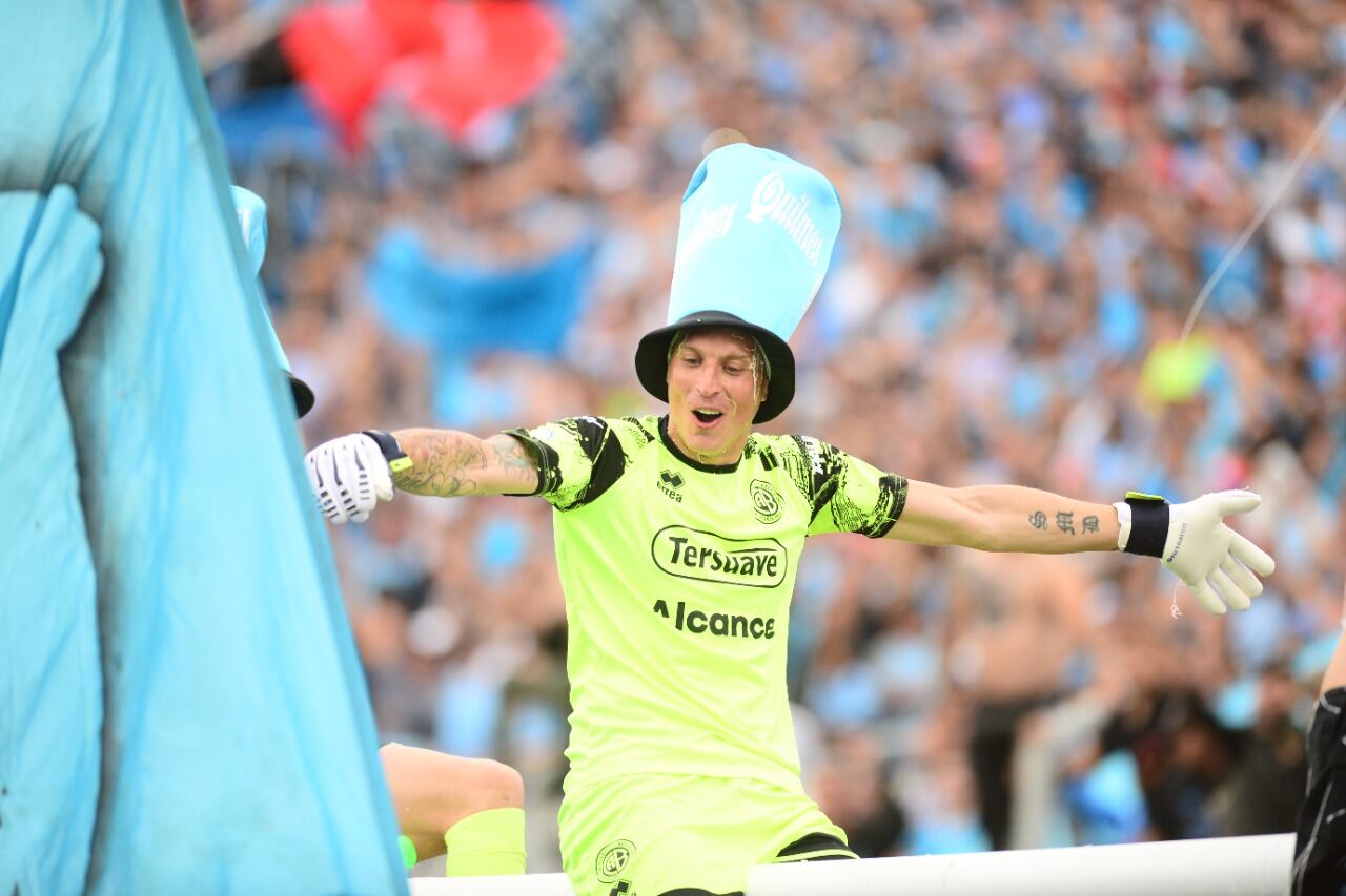 Nahuel Losada, arquero de Belgrano y gran figura en el ascenso. (José Hernández / La Voz / Enviado especial a San Nicolás).