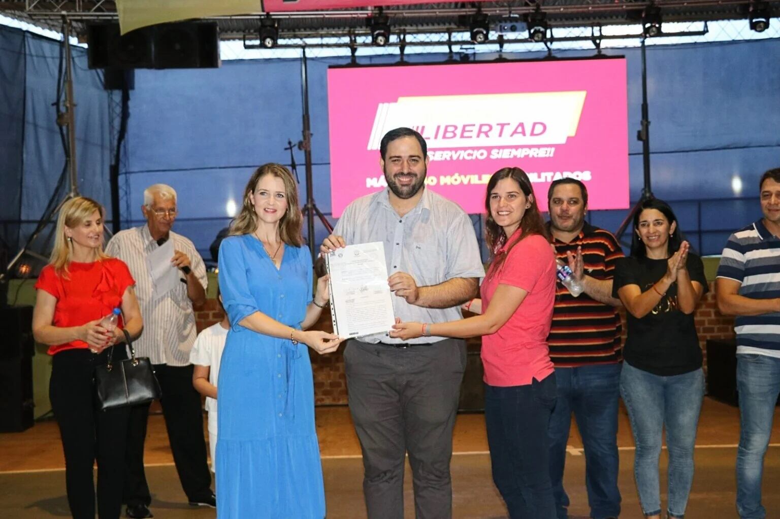 Matías Sebely, intendente de Alem junto a las diputadas Heidy Schierse y Alicia Zalesak