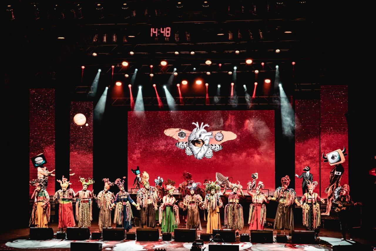 La murga uruguaya más premiada y reconocida llega al Teatro Roxy