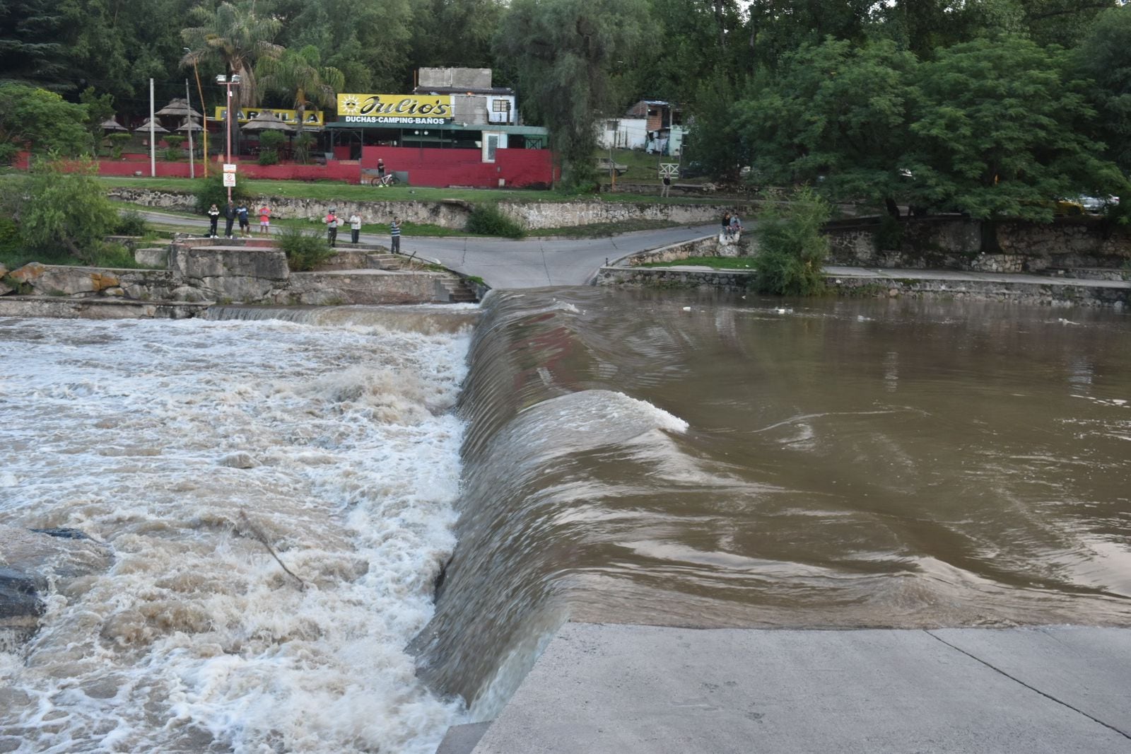 Creciente en el Río San Antonio.