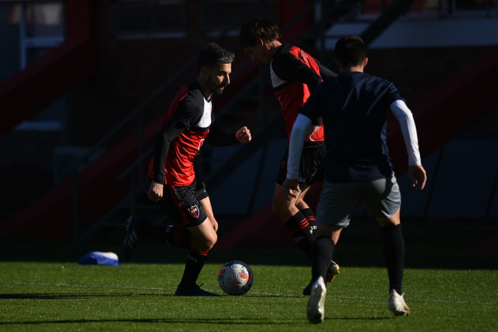 Nacho Scocco fue el autor de los dos goles leprosos