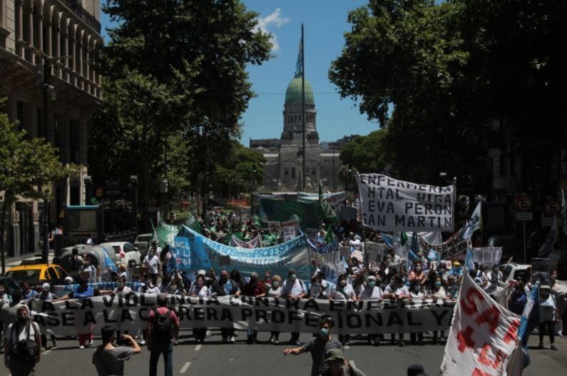 Enfermeros durante el último acampe en Plaza de Mayo. (ATE)