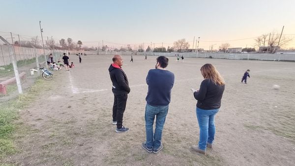 Mauro Casella recorrió Cabín 9, uno de los barrios de Pérez (Facebook Mauro Casella)