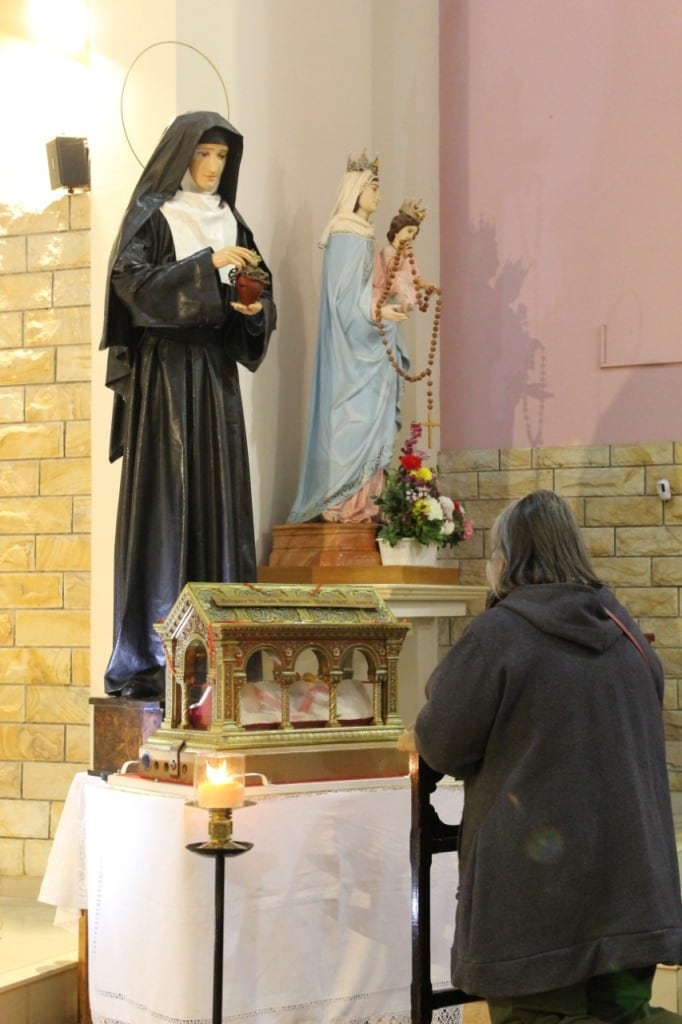 General Alvear. La feligresía católica se acercó a venerar las reliquias de Santa Margarita María de Alacoque.