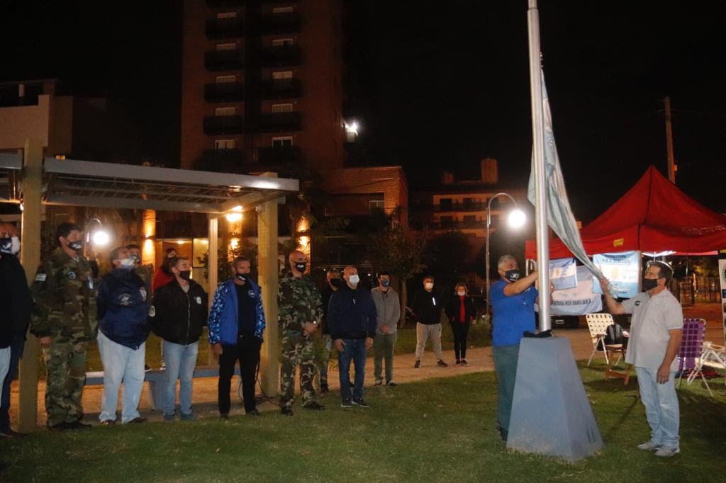 Tradicional "vigilia" en Villa Carlos Paz, previo al Día del Veterano y de los Caídos en la Guerra de Malvinas y con la presencia del intendente Daniel Gómez Gesteira.