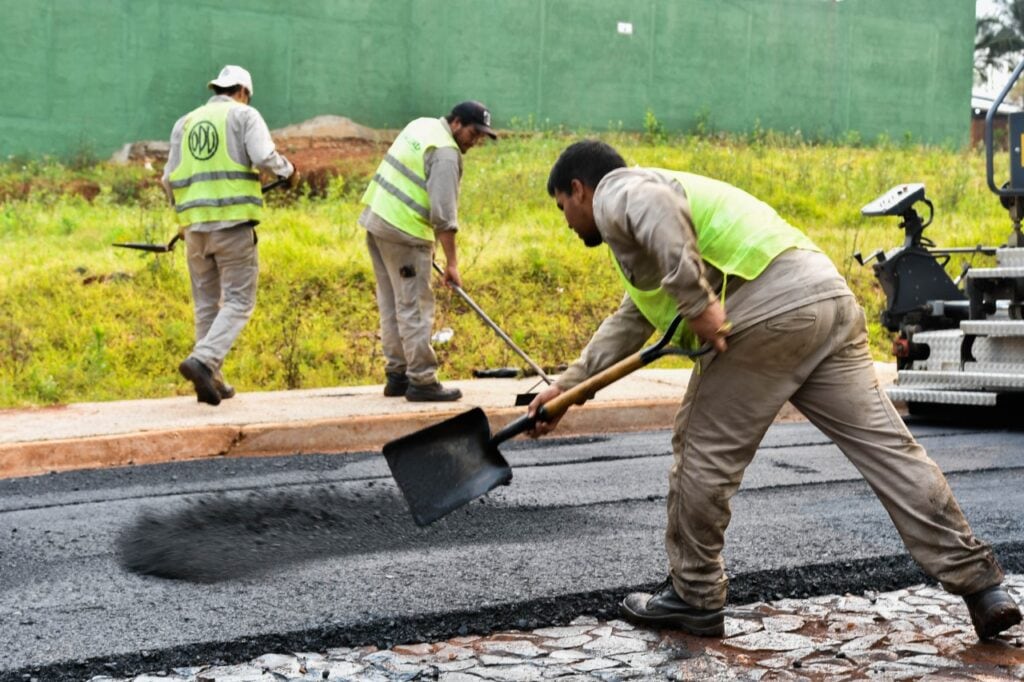 Vialidad Provincial ejecuta obras en Dos de Mayo.