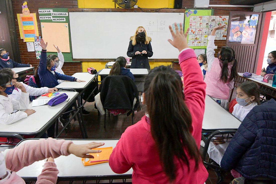 Santilli, con respecto al regreso de clases presenciales en la Provincia: "Un año tarde, la Ciudad de Buenos Aires lo hizo este febrero".