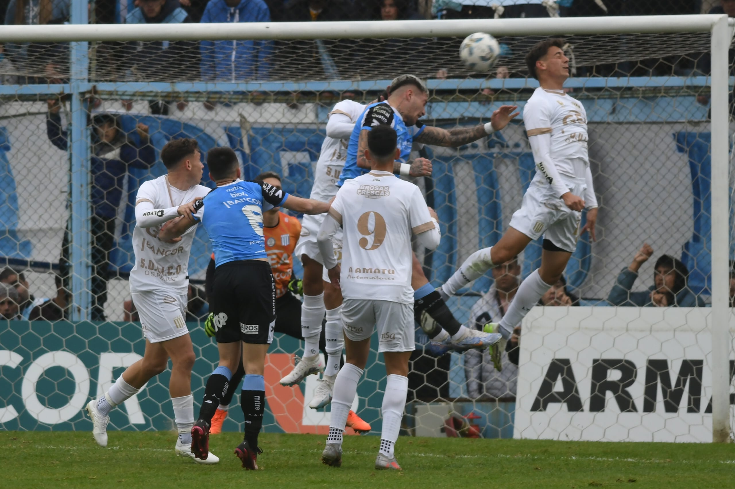 Racing recibió a Estudiantes de Río Cuarto por la Primera Nacional. (Ramiro Pereyra / La Voz)