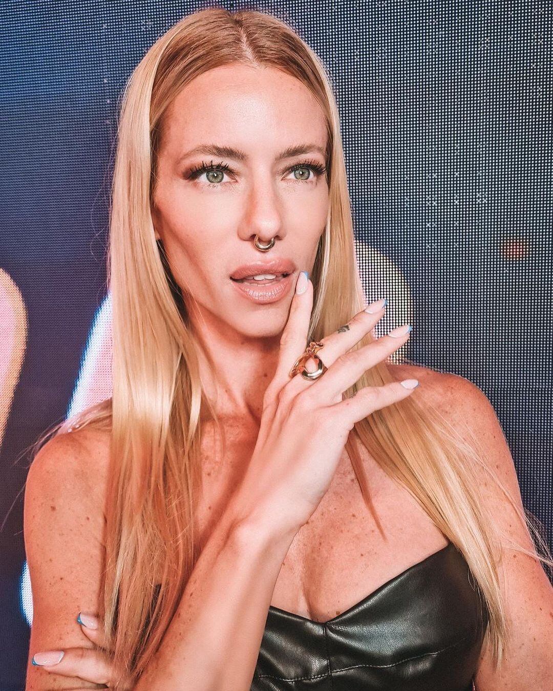 Nicole Neumann marcó tendencia con su nuevo pircing