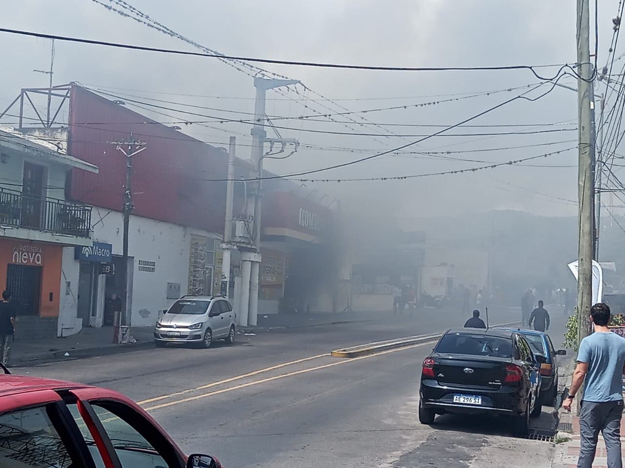 Pasadas las 11:00 un denso humo comenzó a salir desde el local de la calle Dr. Carrillo al 300 y cubrió gran parte del barrio Ciudad de Nieva. El fuego se expandió rápidamente en su interior y causó la muerte a cinco clientes.