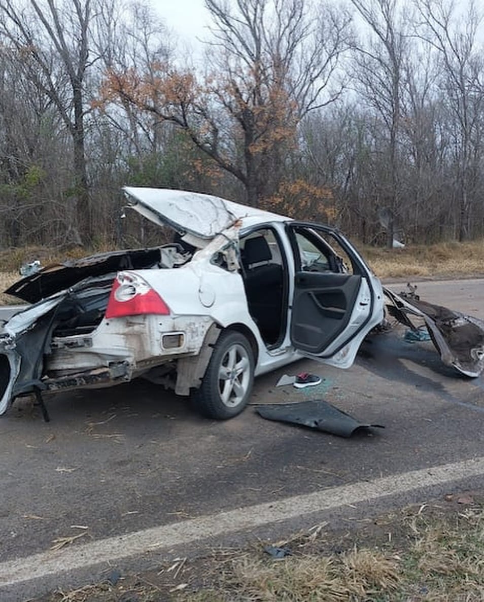 Murió una mujer de 40 años tras el despiste de un Ford Focus.