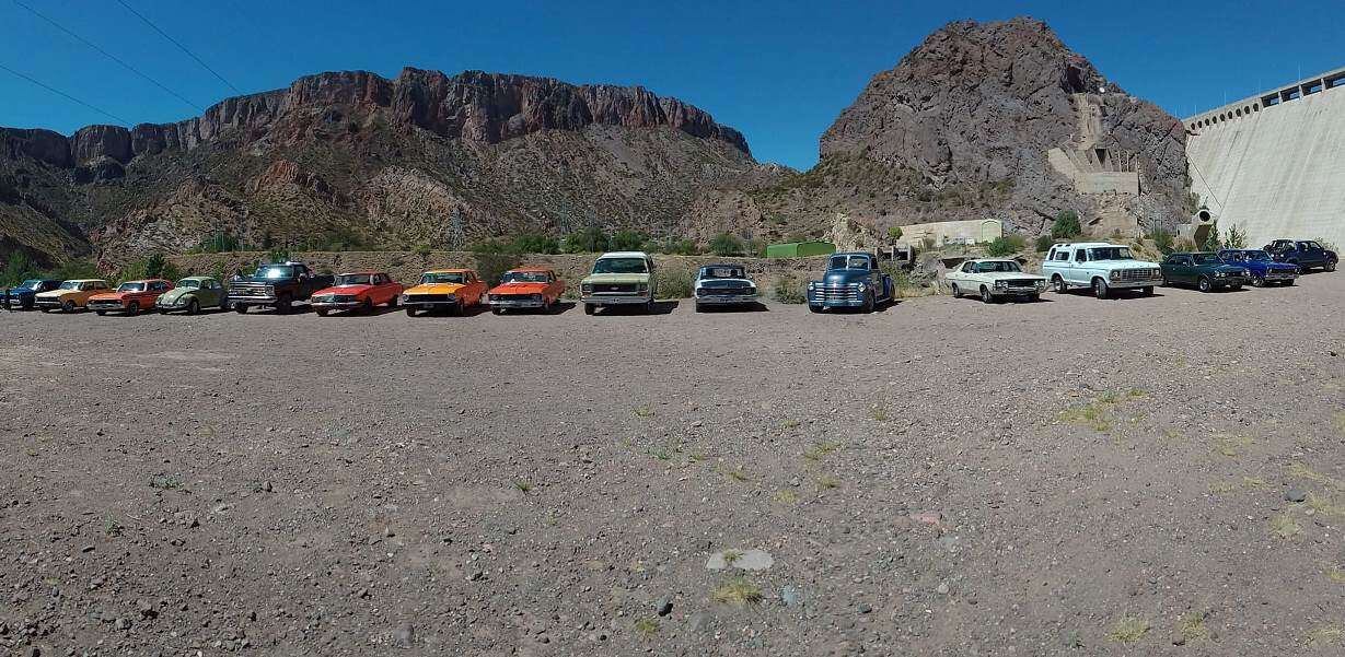 Con los cerros y el embalse de Valle Grande de fondo, los Chevrolet dieron un espectáculo increíble.