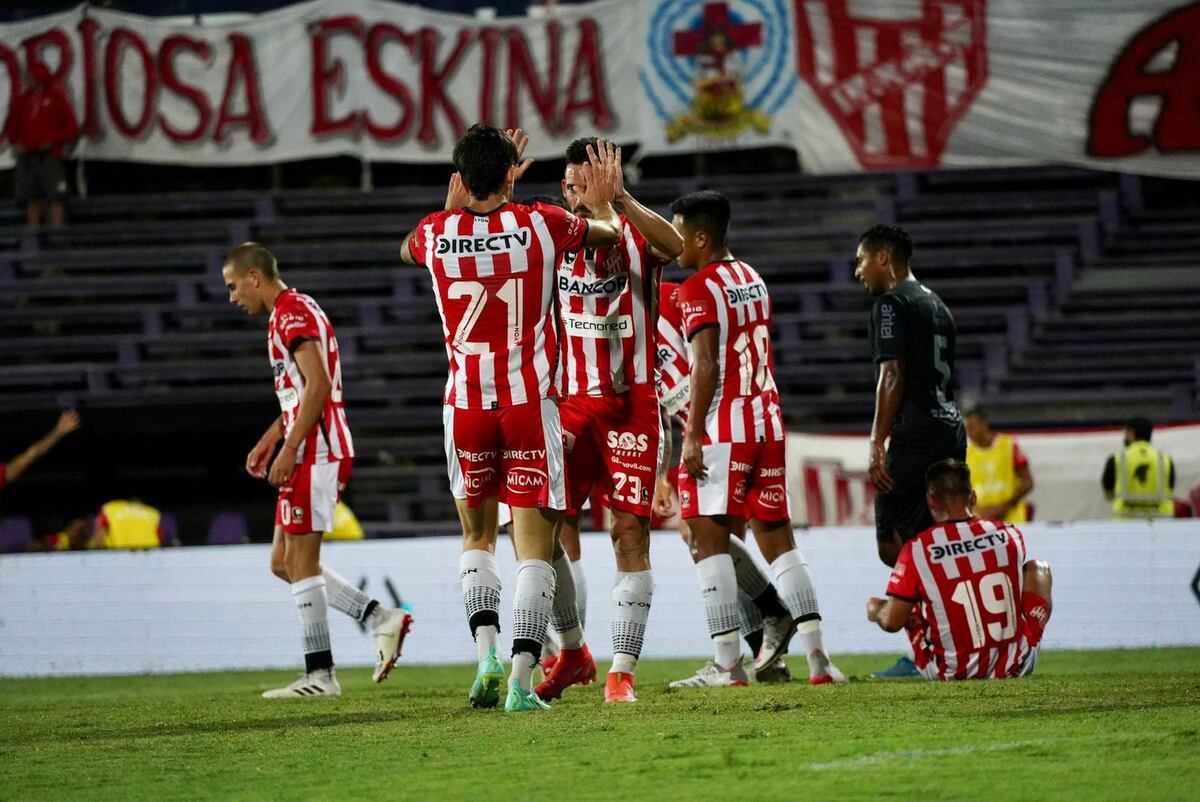 Instituto derrotó a Cerro Largo y se quedó con el triangular en Uruguay