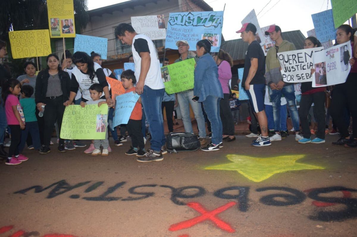 Marcharon pidiendo justicia por Sebastián Ferreira en Jardín América.