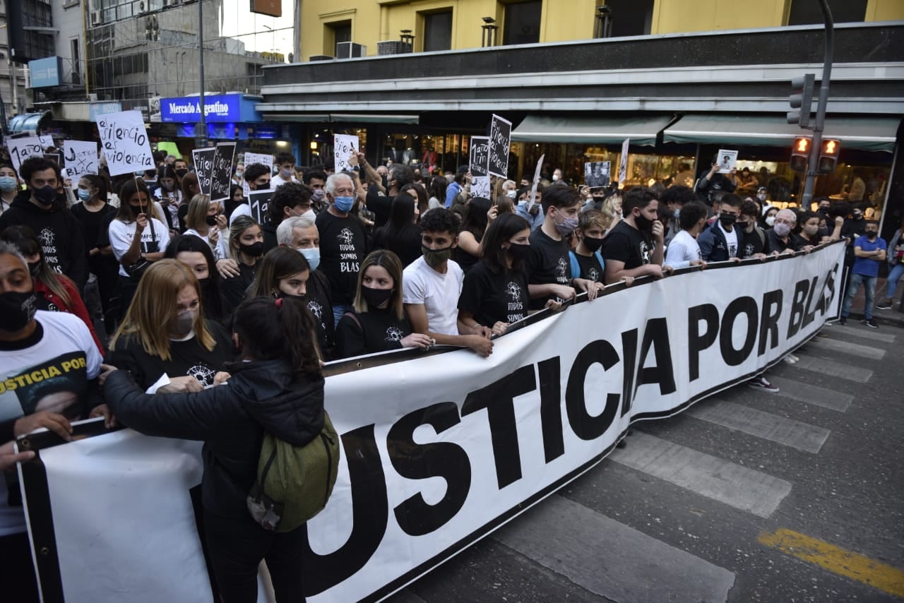 La movilización partió a las 18 desde Colón y General Paz. (Facundo Luque / La Voz)