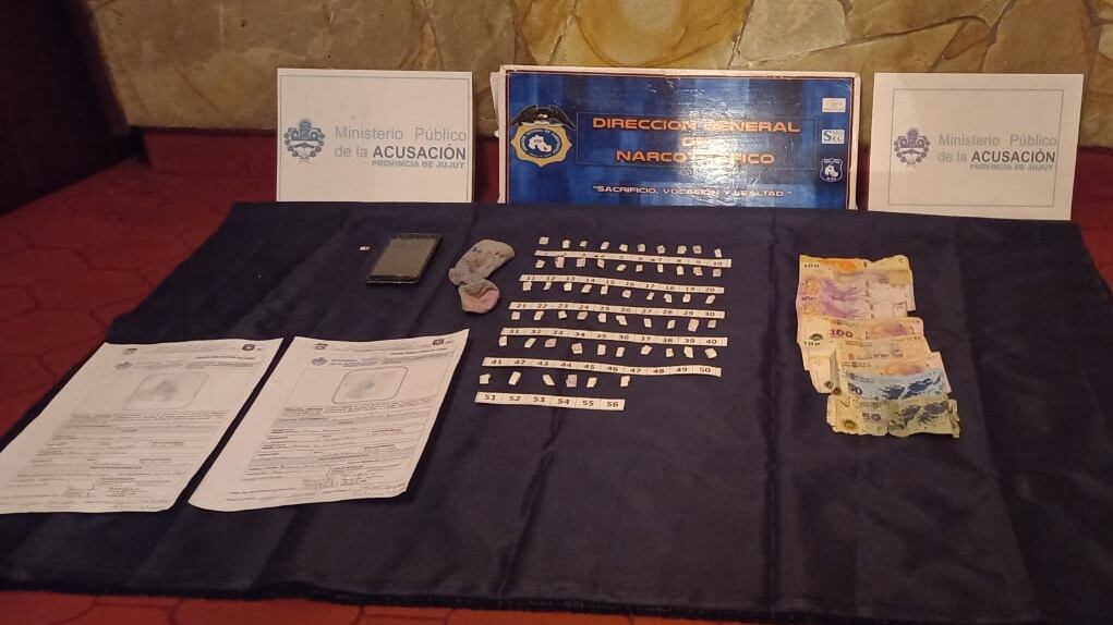 Las dosis de "paco", las pruebas de Narcotest y la media de la bebé, las pruebas en el caso de "narcomenudeo" que involucra a una joven pareja en Jujuy.