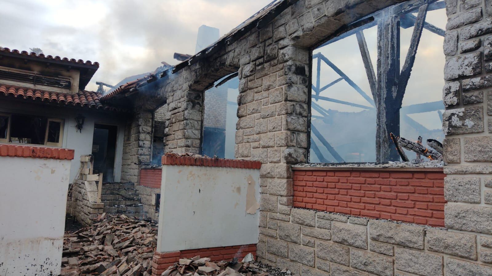 Embalse. El incendio del hotel comenzó en el área de la cocina. (Bomberos)