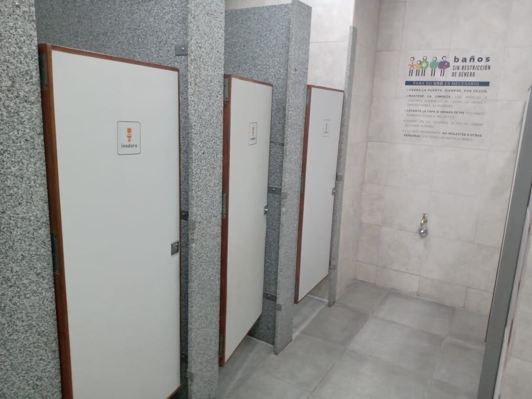 Baños "sin restricción de género" de la Universidad Nacional de San Luis (UNSL).